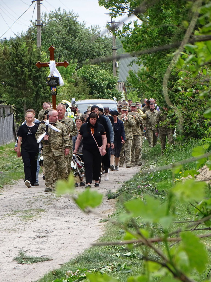 Серце зупинилося у лікарні: на Волині поховали захисника Андрія Свігуна