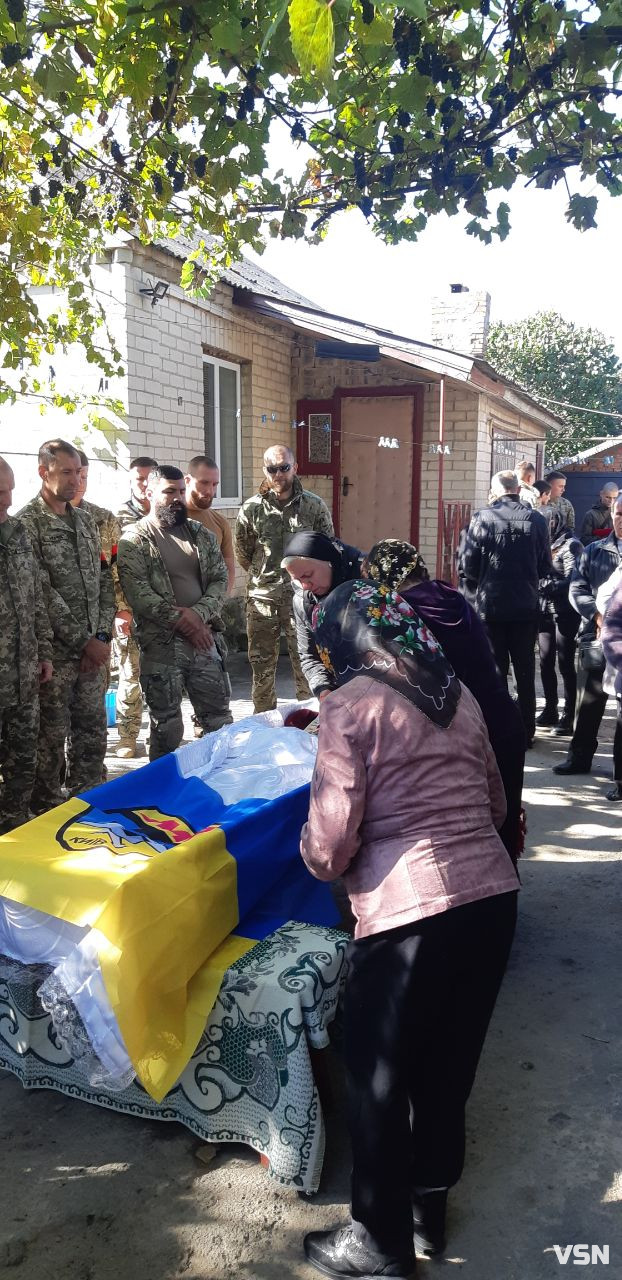 Пройшов пекло війни, але загинув у ДТП: у Луцькому районі прощаються з капітаном ЗСУ, кавалером ордена «За мужність» Павлом Чайкою