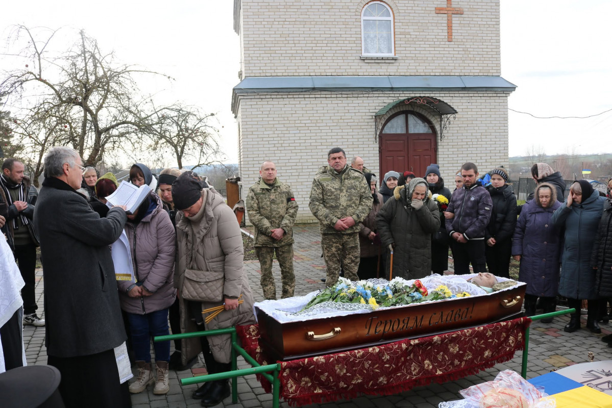 Захищав Україну ще з часів АТО: у Луцькому районі провели в останню путь Героя Романа Сербалюка