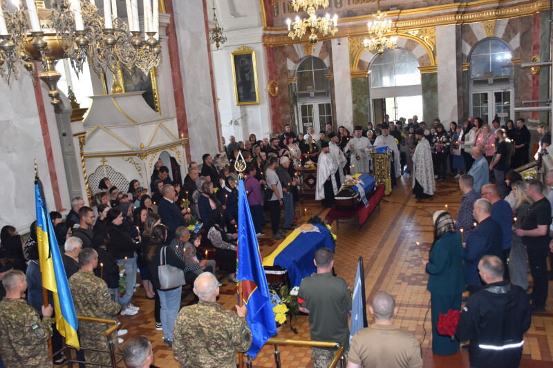 Загинули понад рік тому: у Луцьку попрощалися з двома Героями Андрієм Кравчуком та Романом Смалем