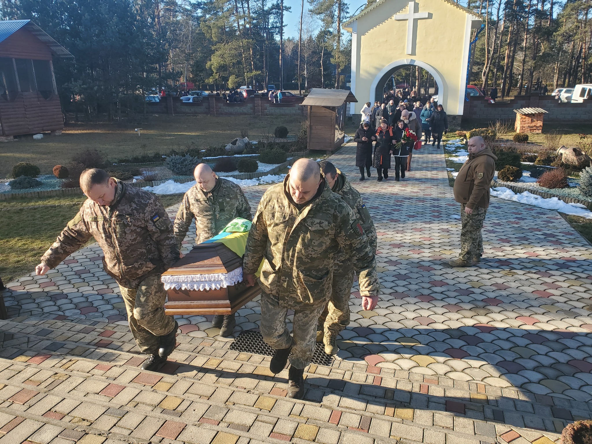 Більше року вважався безвісти зниклим: на Волині в останню дорогу провели 40-річного Героя Анатолія Семенюка