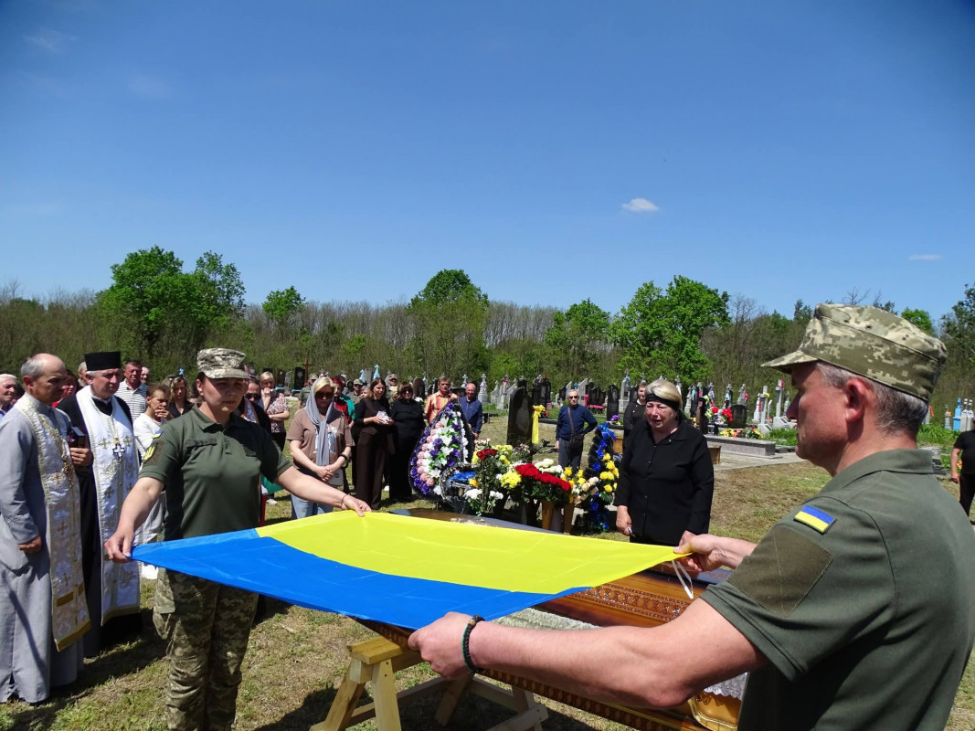 16 місяців вважався зниклим безвісти: на Волині попрощалися з Героєм Дмитром Лободюком