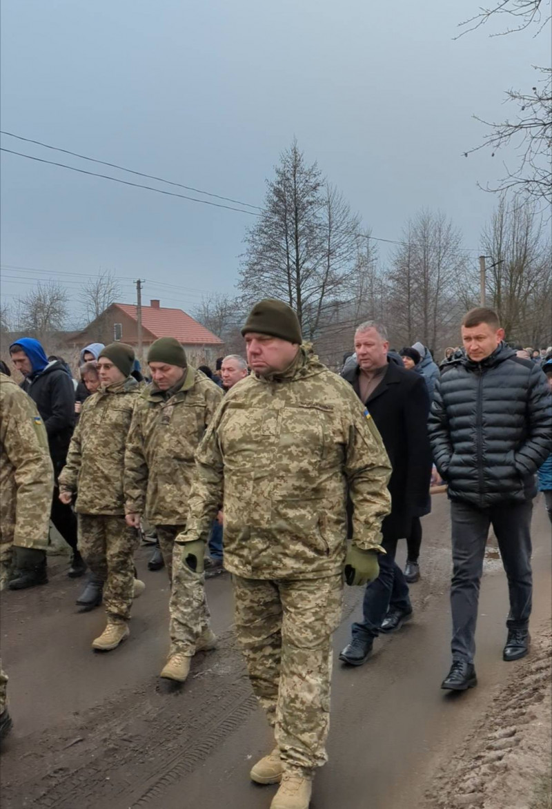 Завжди був готовий допомогти: на Волині провели в останню дорогу загиблого воїна Івана Оніщука