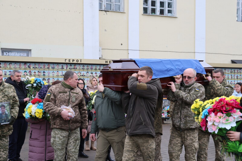 Нещодавно виповнилося 40 років: у Луцьку попрощалися з Героєм Андрієм Фещенком. Оновлено