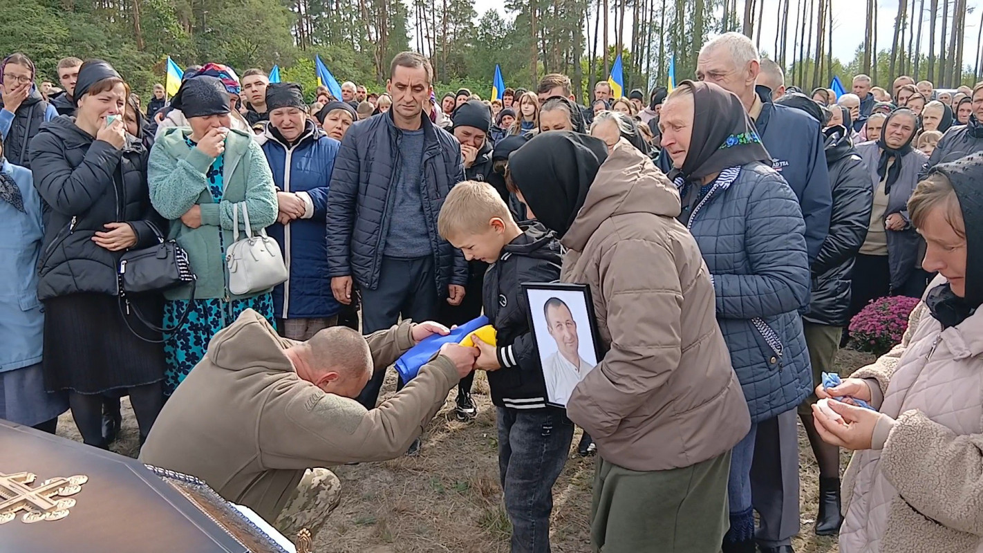 У липні мобілізували, а у вересні сповістили про загибель: на Волині попрощалися із загиблим захисником Віктором Карпуком