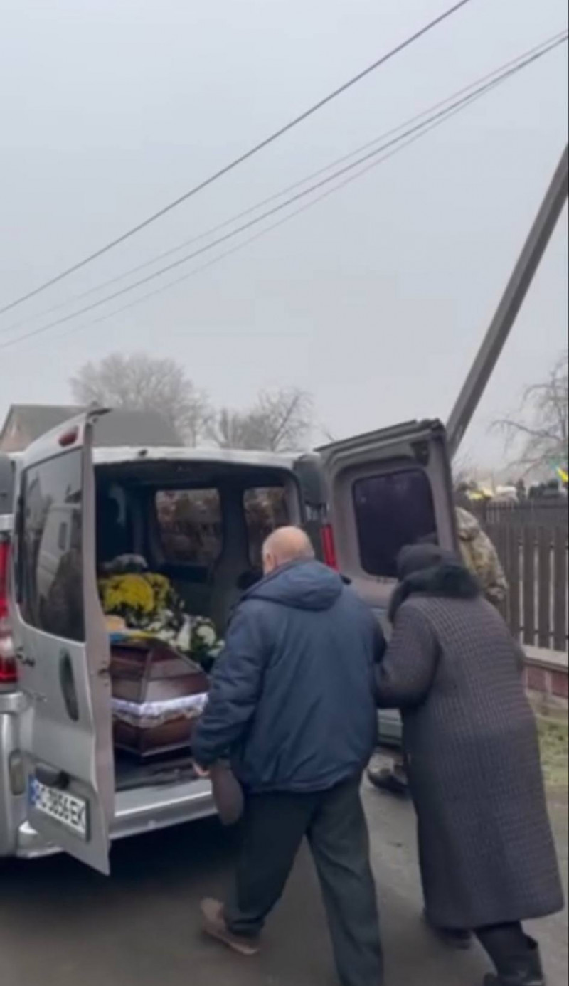 Довгий час вважався зниклим безвісти, однак, на жаль, дива не сталося: на Волині поховали молодого Героя Вадима Слєпцова