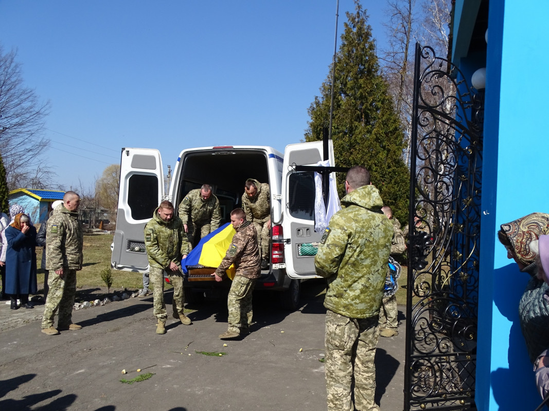 На Волині провели в останню путь Героя Василя Кравчука, який загинув два роки тому