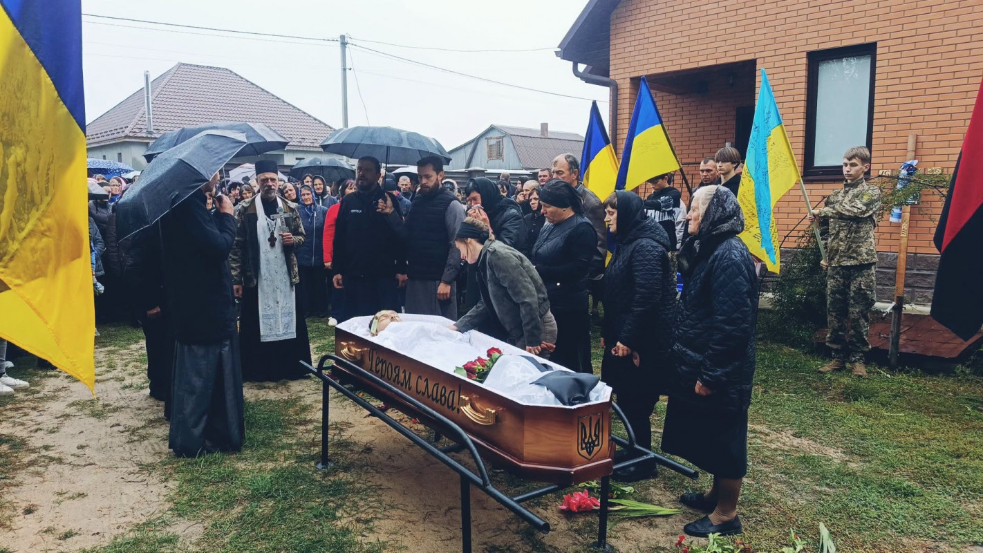 На Волині в останню путь провели 35-річного захисника Володимира Медведюка