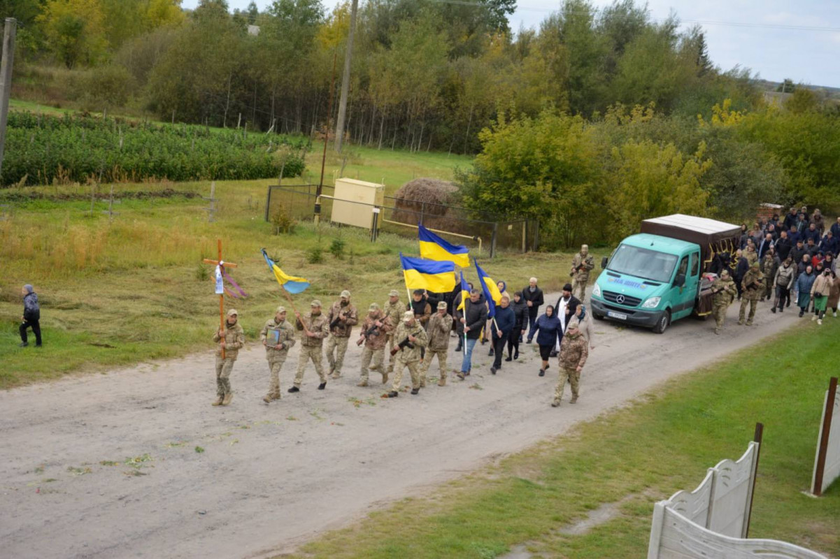 Життя обірвалося у дорозі: на Волині поховали Героя Олександра Барана