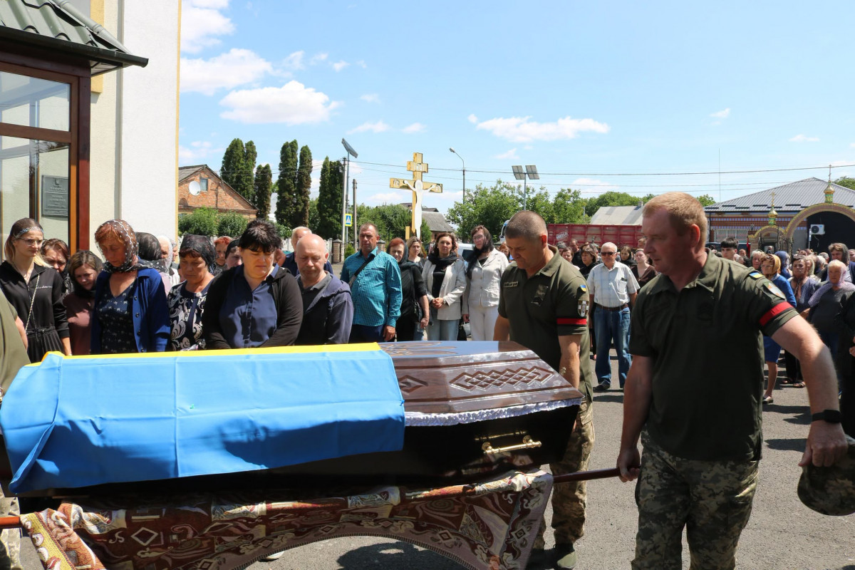 Майже 2 роки рідні жили надією на його повернення: у Луцькому районі поховали Героя Миколу Якубовича