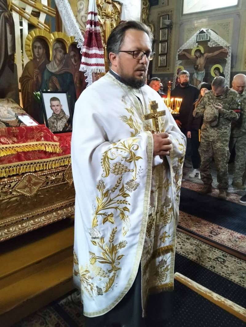 Жорстока війна залишила батьків без сина: у Луцькому районі провели в останню путь 26-річного Героя Романа Климчука