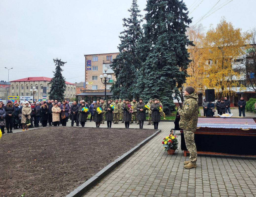 Заповів поховати на Волині і поставити на могилі козацький хрест: провели в останню путь Героя Сергія Голядинця