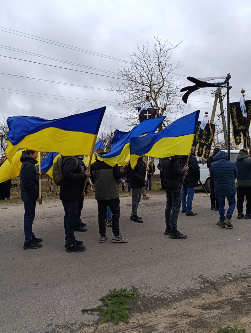 Нещодавно одружився, мріяв про спільне життя з коханою і про дітей: на Волині поховали 23-річного Героя Віталія Забродського