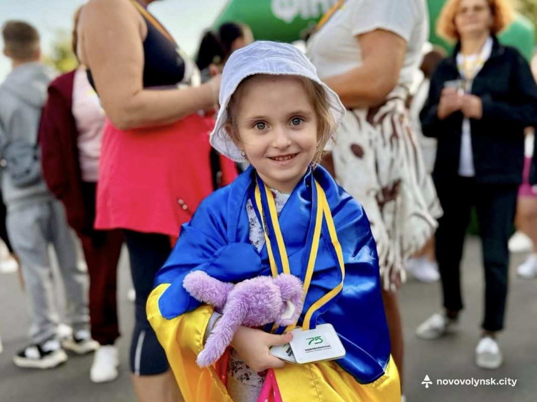 «Шаную воїнів, біжу за героїв України»: у місті на Волині на благодійному заході зібрали гроші для ЗСУ
