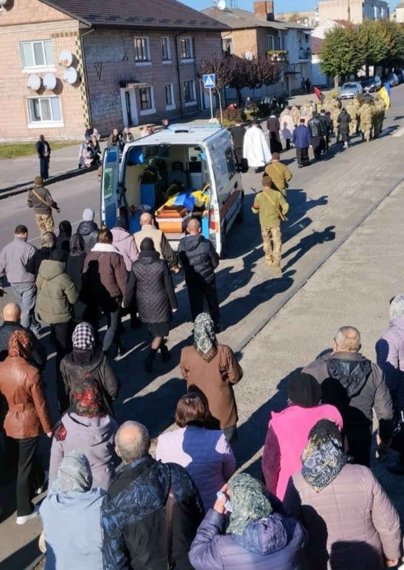 Не раз рятував життя побратимам, не раз дивився у вічі смерті: на Волині попрощалися з бойовим медиком Юрієм Шевчуком