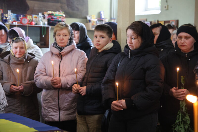 Загинув 15 місяців тому: у Луцькій громаді попрощалися з Героєм Анатолієм Бекасом. Фото