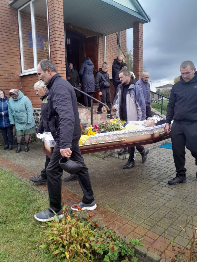 Серце воїна зупинилося у лікарні: на Волині попрощалися із захисником Богданом Світачем