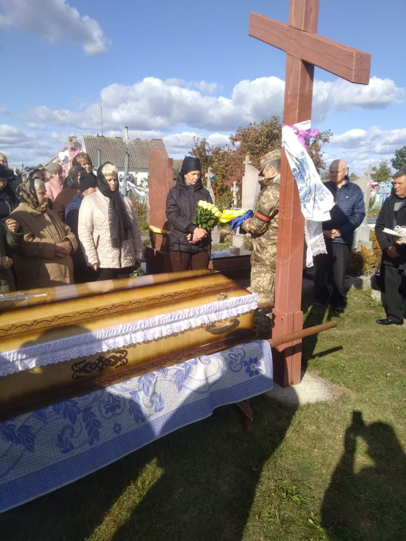 Провести воїна зійшлося все село: на Волині попрощалися з молодим Героєм Валерієм Гонтою