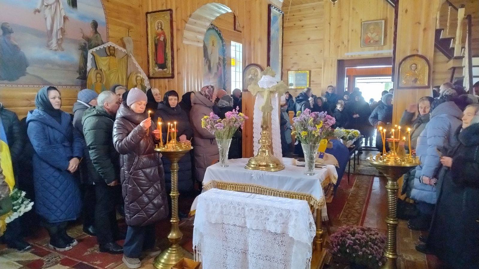 Батько шести дітей та справжній Герой: на Волині поховали захисника Віктора Калуша