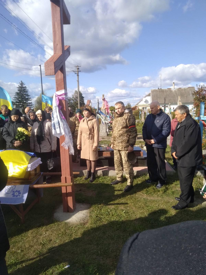 Провести воїна зійшлося все село: на Волині попрощалися з молодим Героєм Валерієм Гонтою