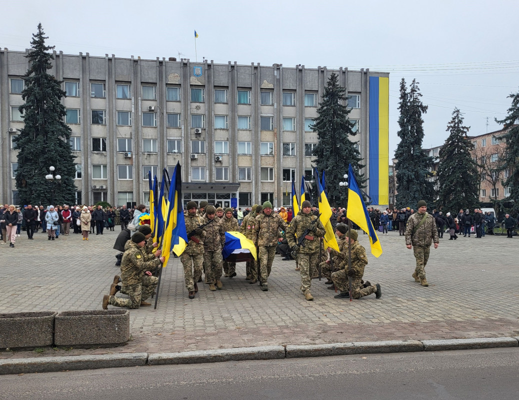 Заповів поховати на Волині і поставити на могилі козацький хрест: провели в останню путь Героя Сергія Голядинця