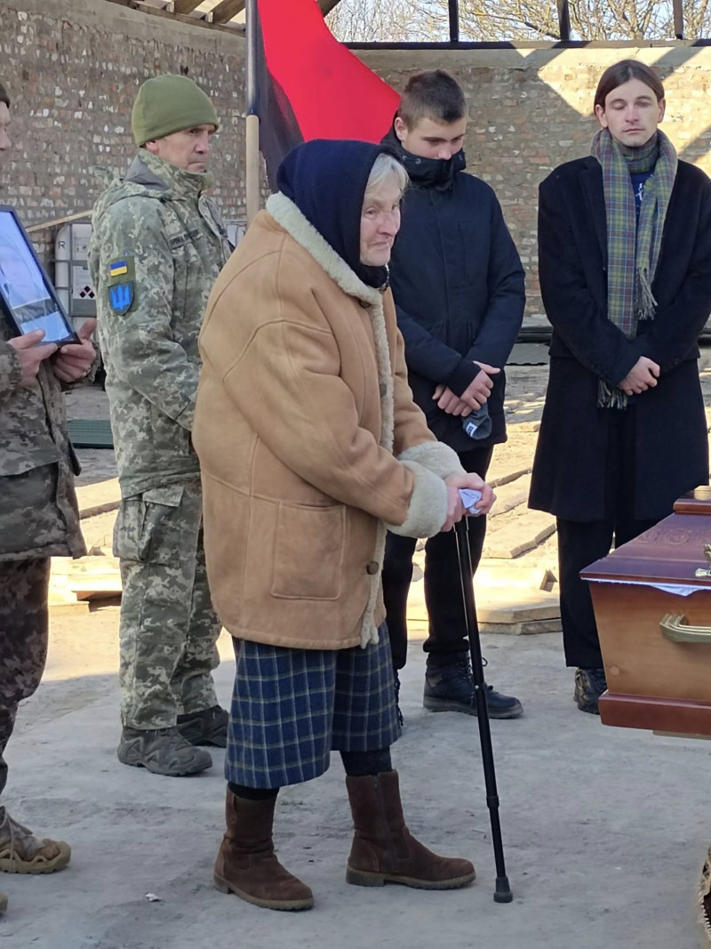 «Любив життя, але клята війна його забрала»: громада на Волині попрощалася з Героєм Аркадієм Луцюком