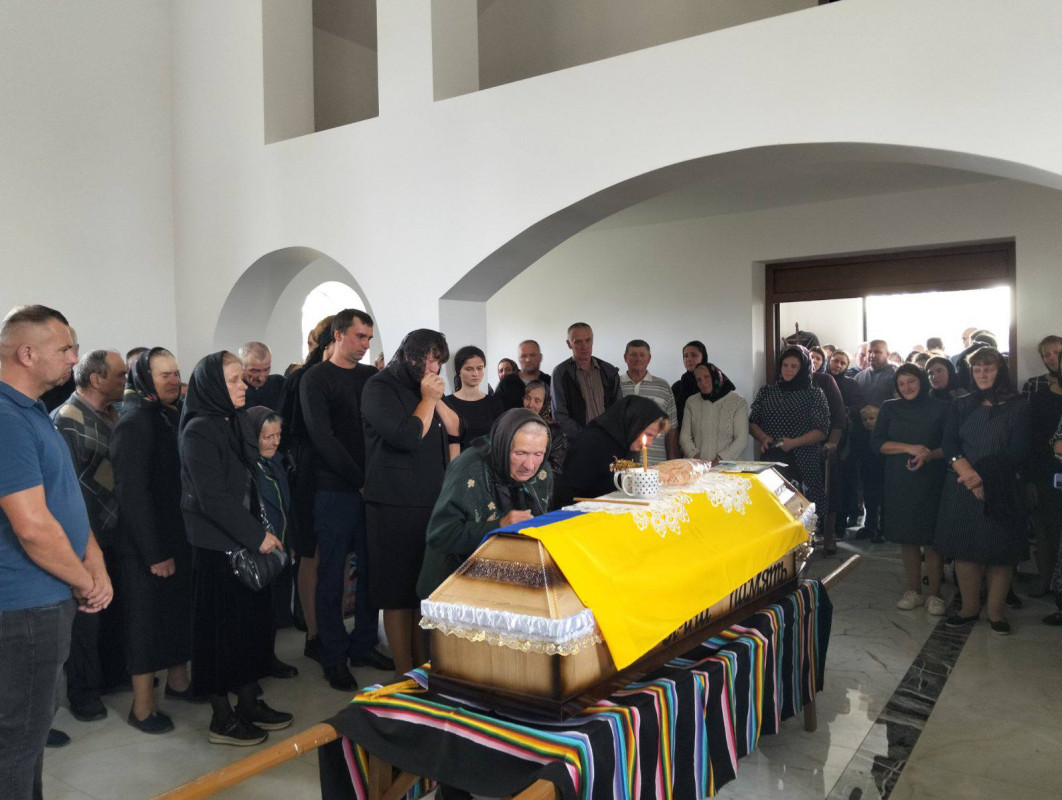 Не встиг створити сім’ю і потішити батьків онуками: на Волині поховали молодого Героя Андрія Денисюка