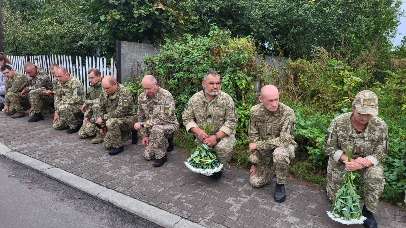 Нещодавно створив сім'ю: на Волині попрощалися з 25-річним Героєм-прикордонником Андрієм Котельніковим