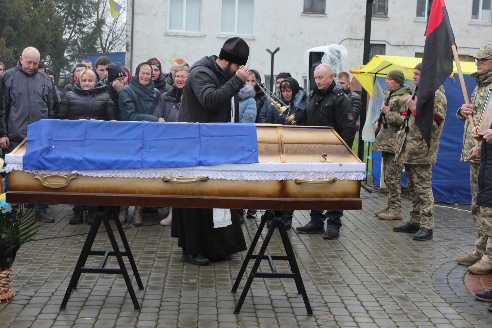 Серце пережило війну, а зупинилося вдома: на Волині попрощалися із померлим воїном Анатолієм Ковальчуком