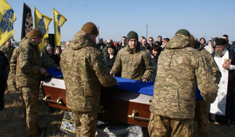 У громаді на Волині попрощалися із 23-річним розвідником «Азова» Назаром Поліщуком