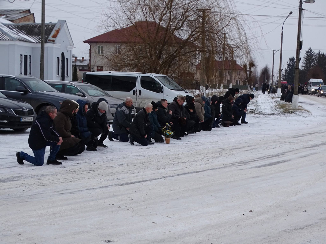 Повернувся додому «на щиті»: волиняни провели на вічний спочинок полеглого капітана Олександра Євтушка