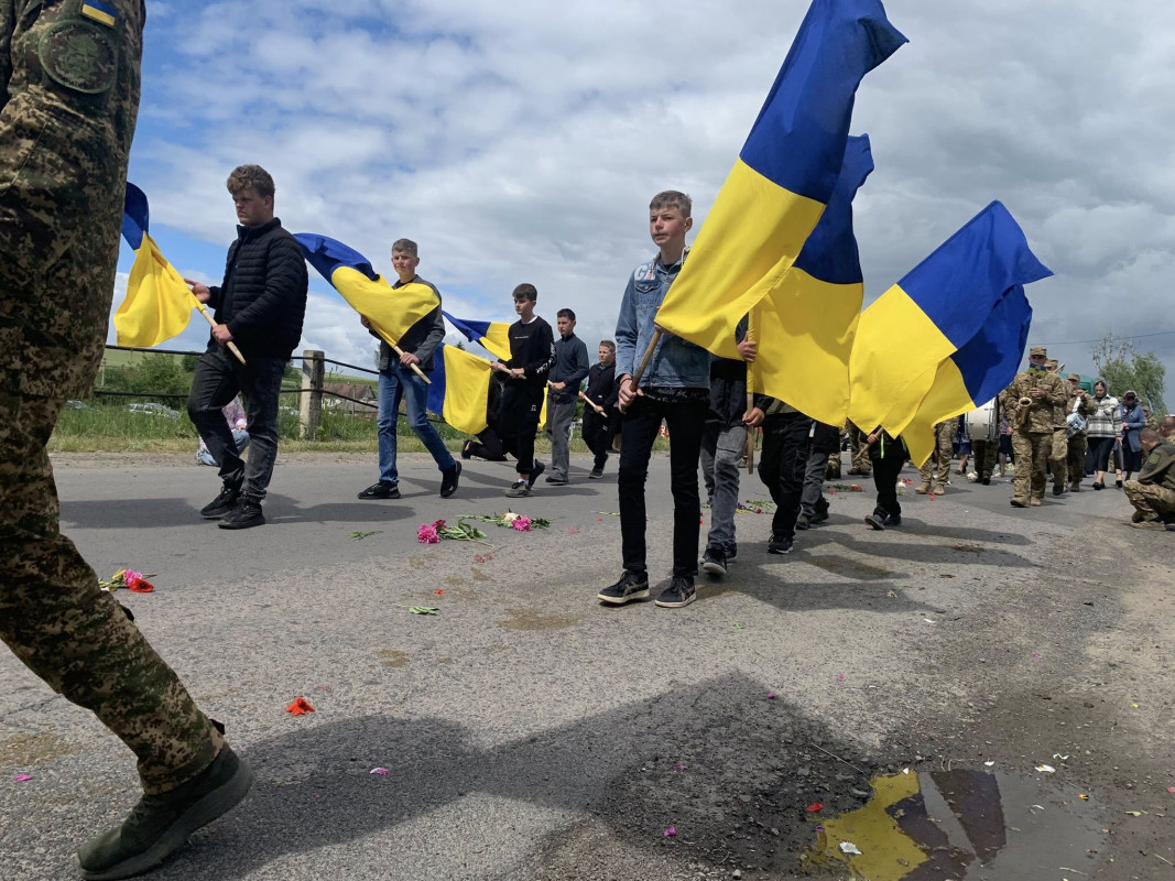 Віддав життя за Україну: на Волині провели в останню дорогу воїна Юрія Ростанюка