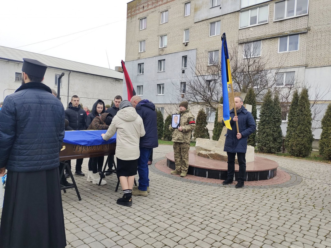 Знайшов вічний спочинок на Різдво: на Волині попрощалися із 22-річним Героєм Максимом Томчуком