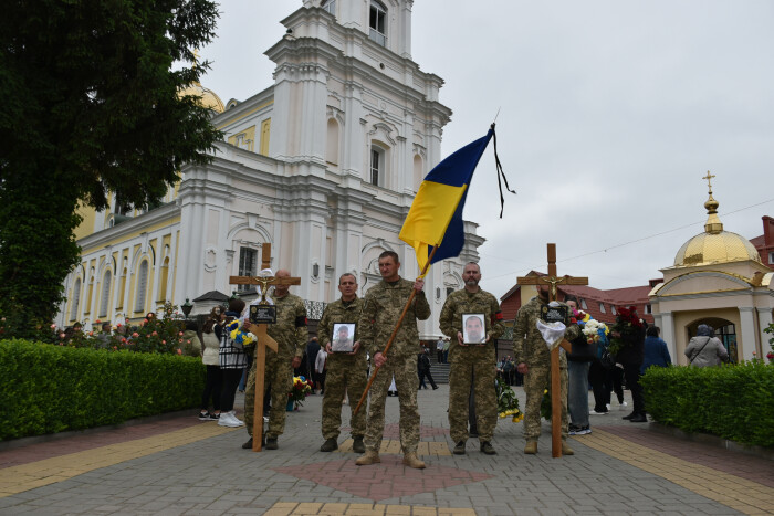 Загинули на Донеччині: у Луцьку попрощалися з військовослужбовцями Олександром Чируком та Іваном Литвіном