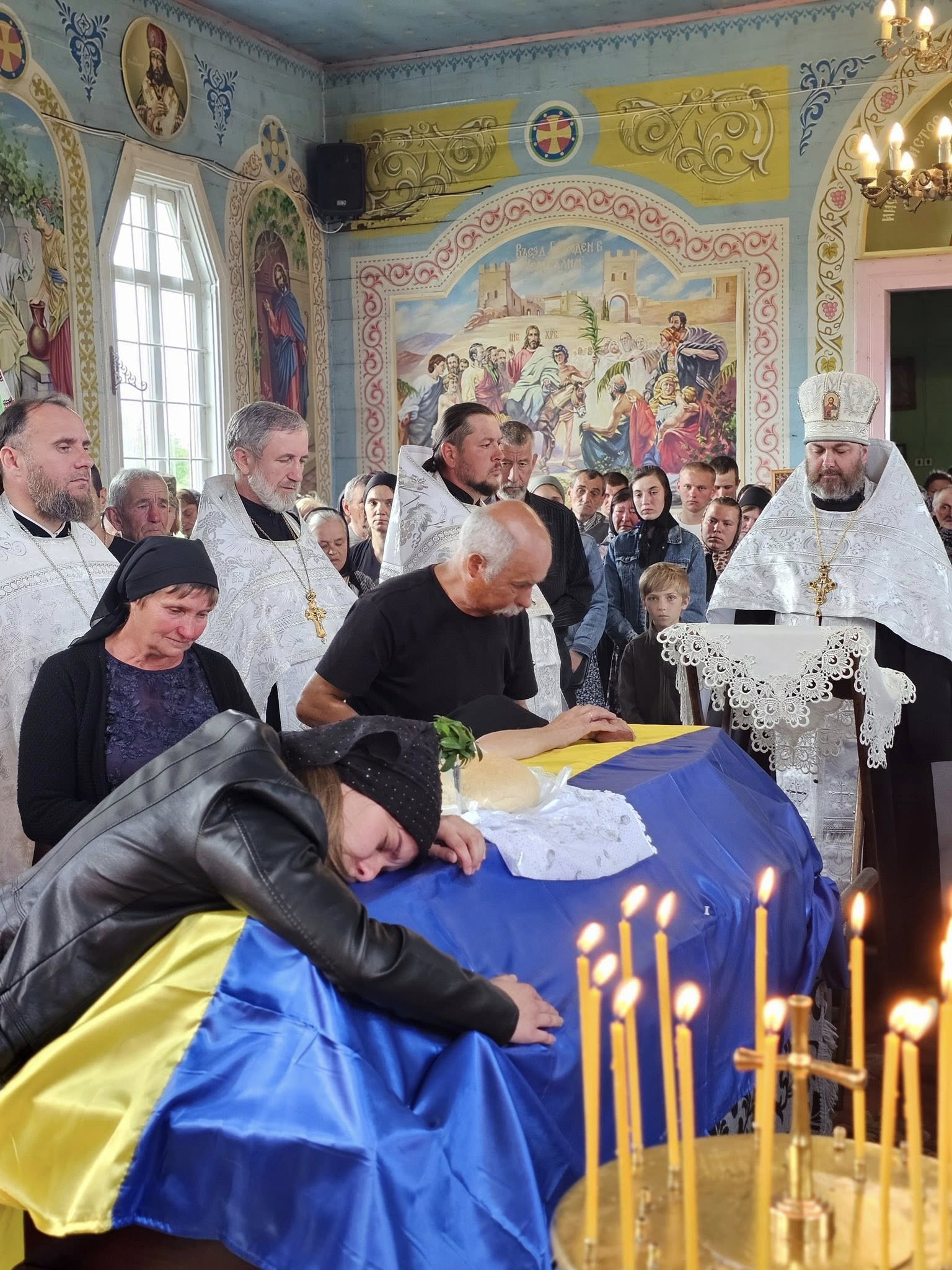 Навіки 33: на Волині попрощалися з полеглим Захисником України Володимиром Семенакою
