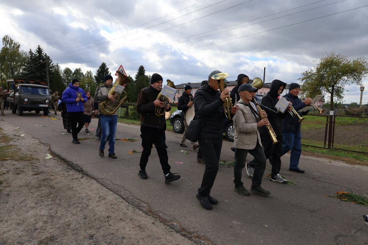 «Йому назавжди 30»: на Волині попрощалися з Героєм Романом Пилипчуком