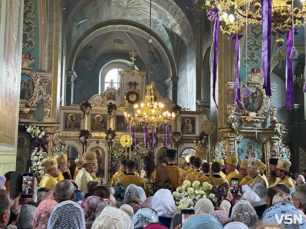 Сотні вірян прийшли на святкову літургію в Жидичинський монастир, яку очолив предстоятель ПЦУ Епіфаній