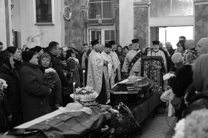 У Луцьку в один день попрощалися із двома захисниками - Вадимом Целюхом та Михайлом Гусаком