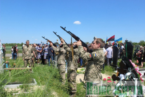 Тиждень не дожив до свого 23-річчя: на Волині поховали Героя