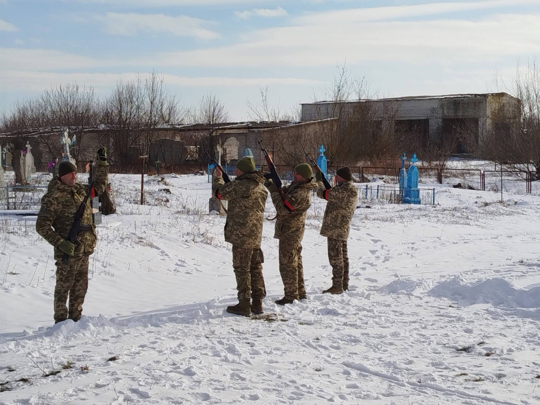 До останнього боровся за життя після важкого поранення: на Волині попрощалися із Героєм, батьком чотирьох синів Олегом Гринюком
