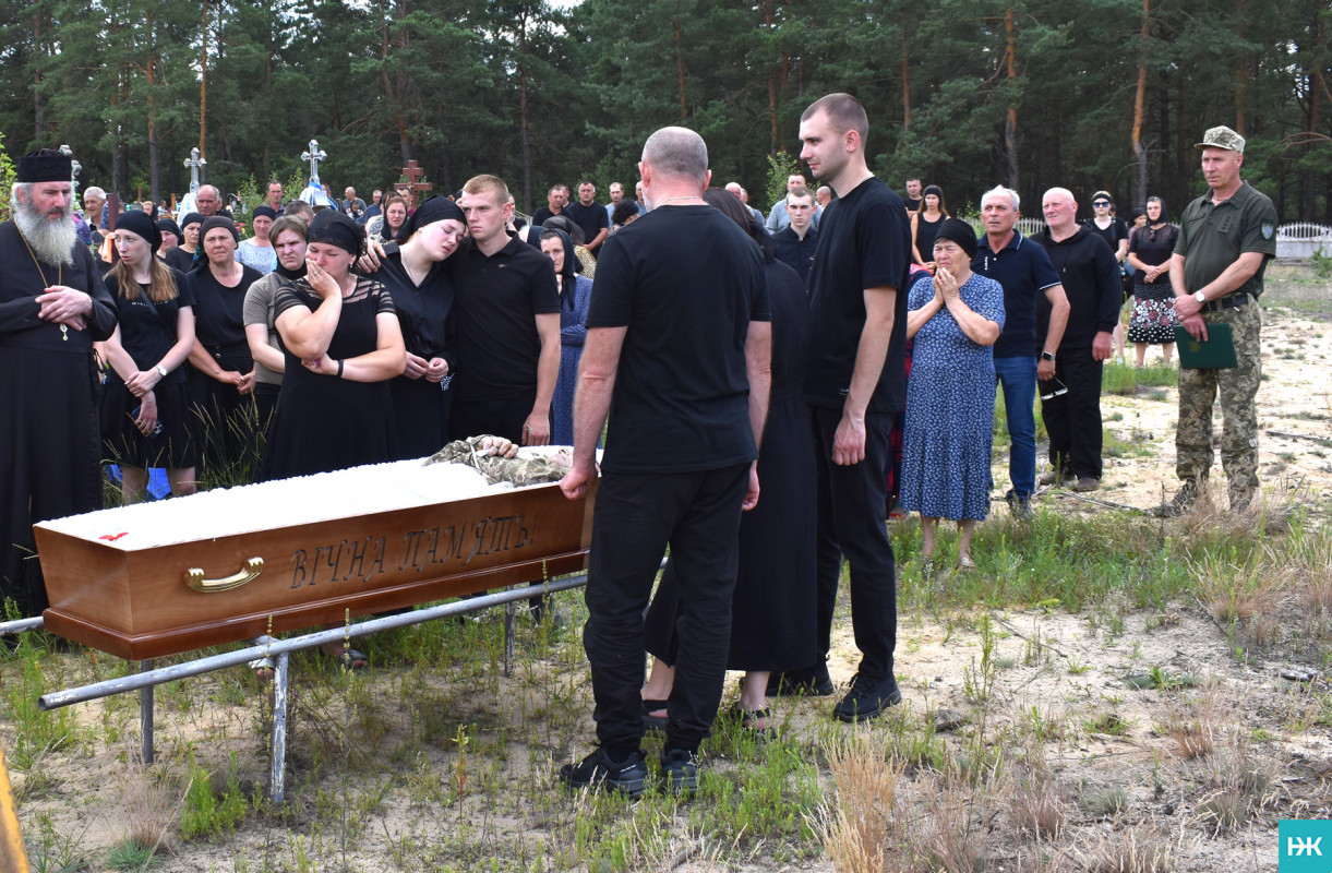 Замість омріяної відпустки додому Герой повернувся «на щиті»: на Волині в останню земну дорогу провели Валерія Баса