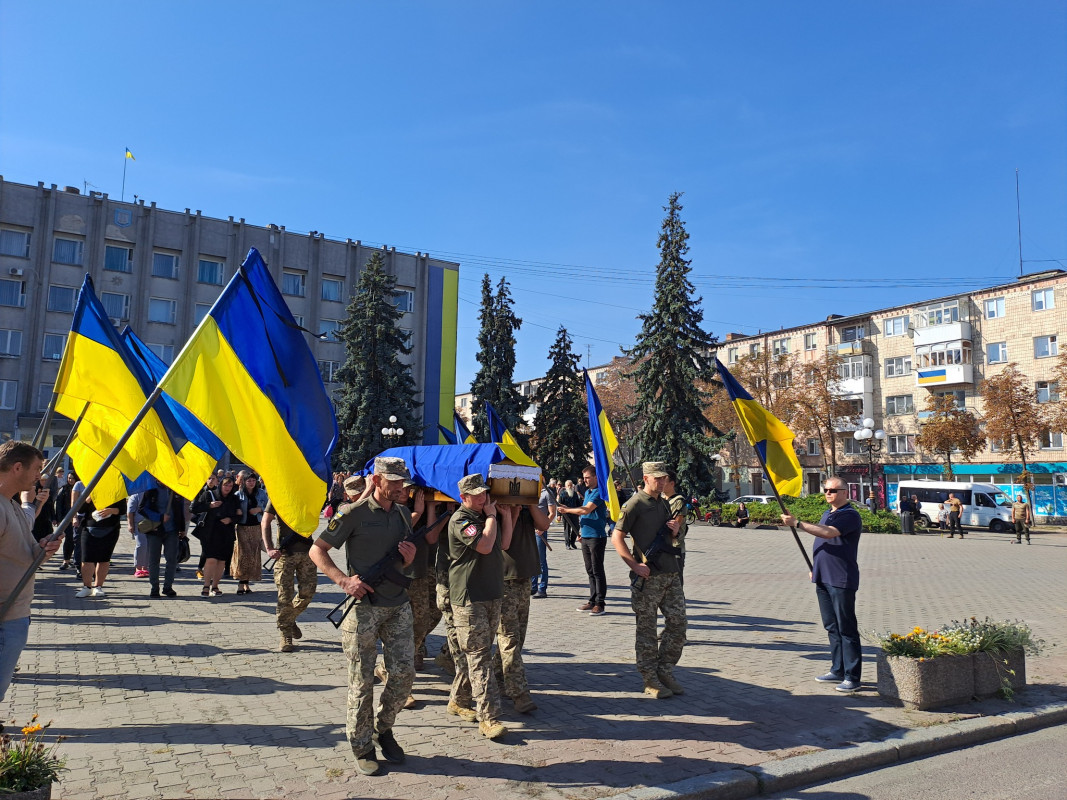 У страшному бою полягли усі побратими, які були разом з ним: на Волині попрощалися із 25-річним Героєм Денисом Андросюком