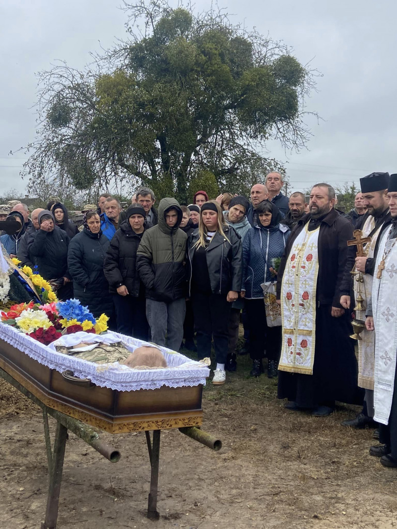 Два місяці лікарі рятували, а рідні молилися: на Волині попрощалися з Героєм Богданом Баховцем