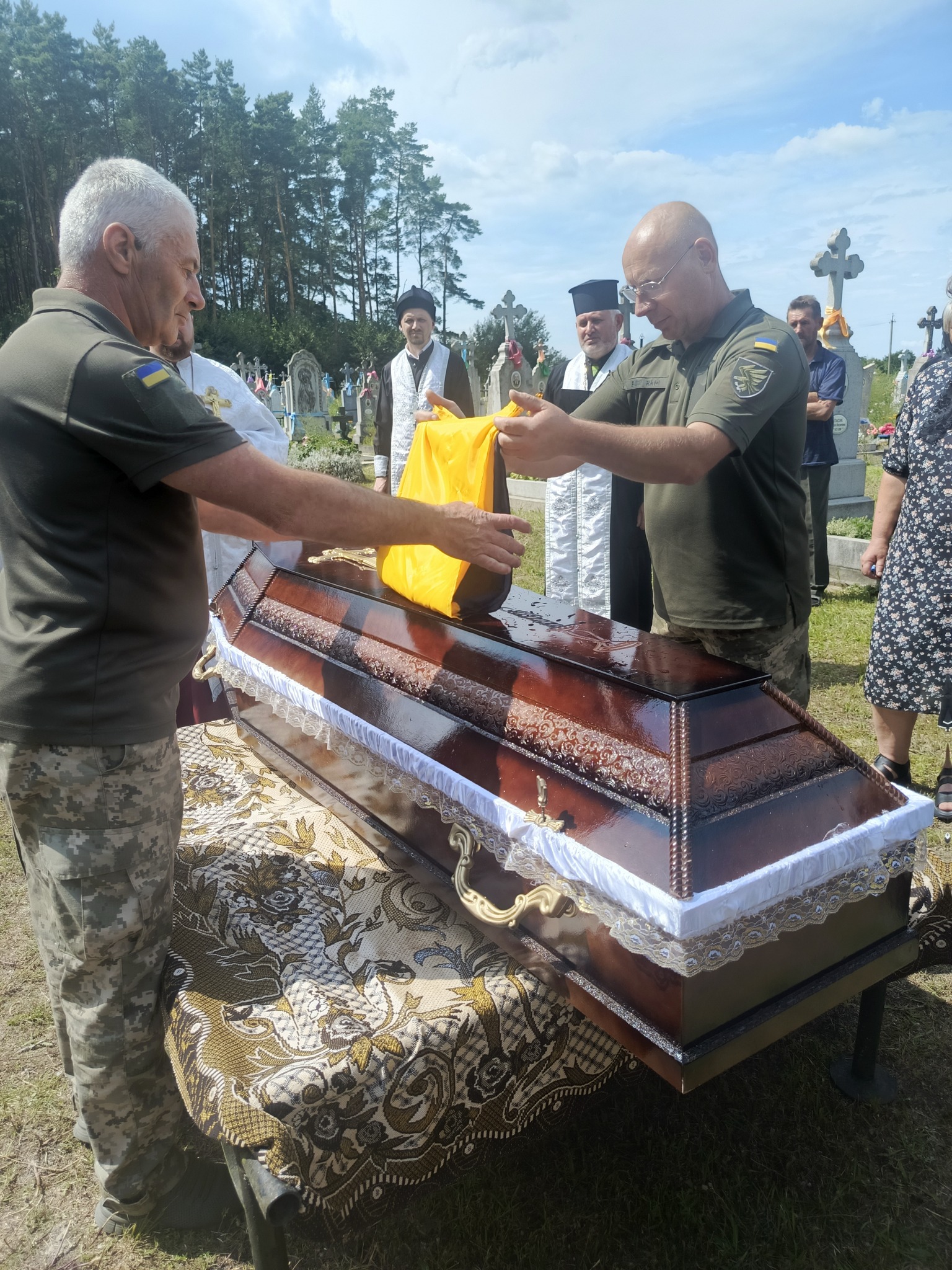 Без батька залишилося двоє дітей: волиняни попрощалися з Героєм Андрієм Брилюком