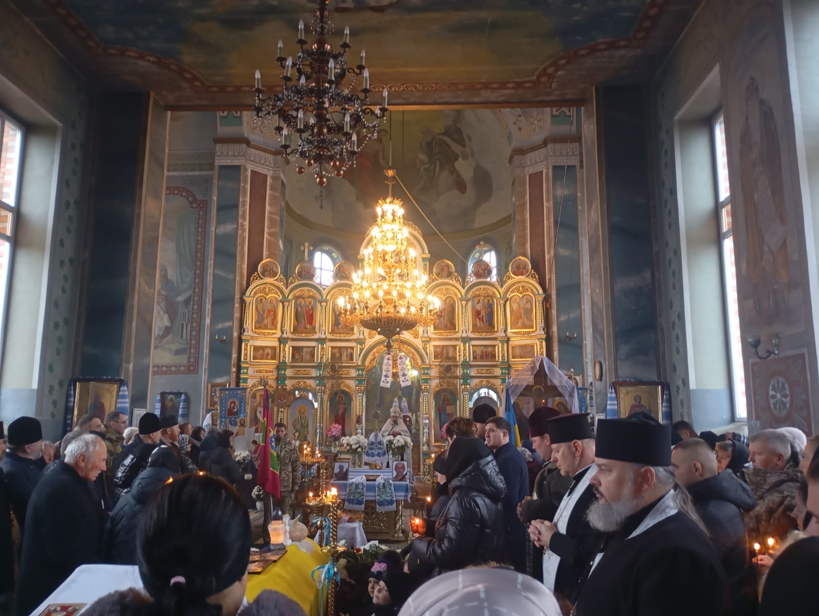 Без батька залишилося троє дітей: волиняни провели в останню дорогу Героя Тараса Парфенюка