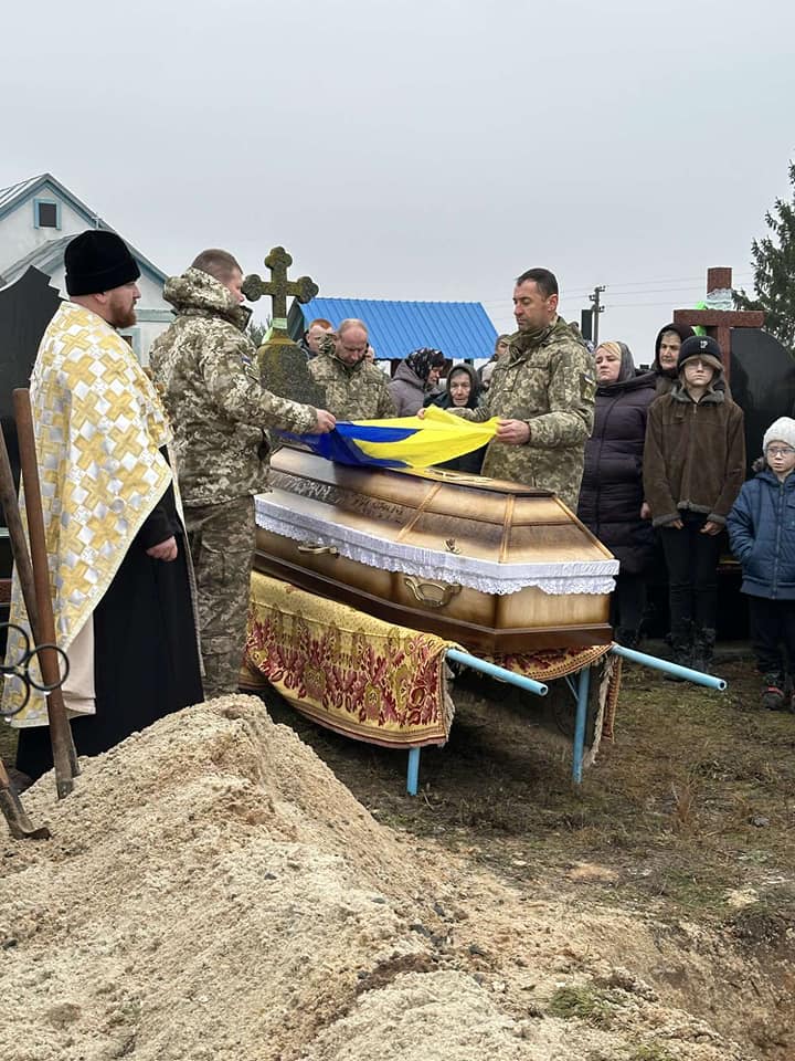 Серце пережило війну, а зупинилося вдома: на Волині попрощалися із померлим воїном Анатолієм Ковальчуком