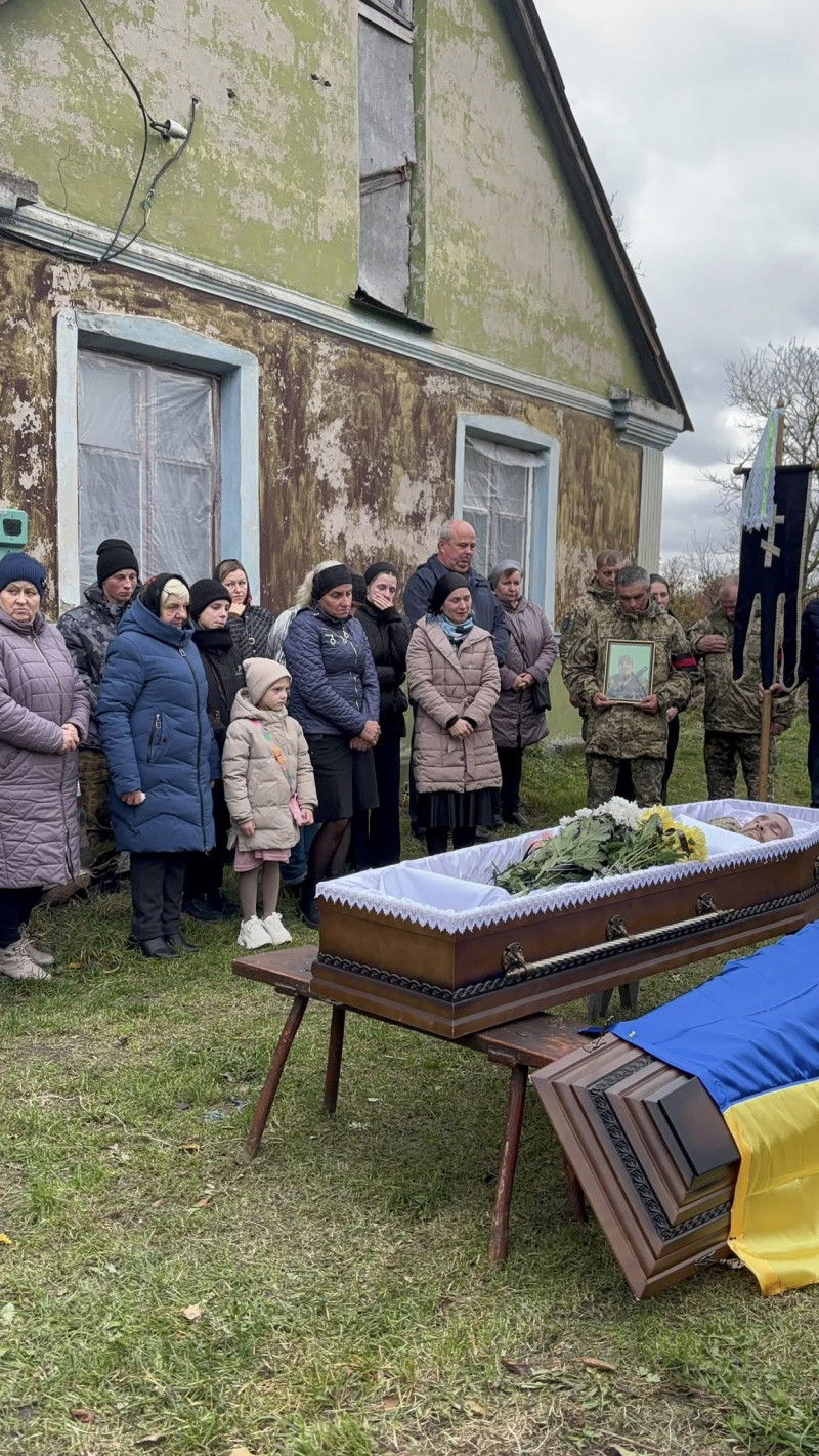 Навіки 37: на Волині провели в останню путь воїна Дениса Шайка