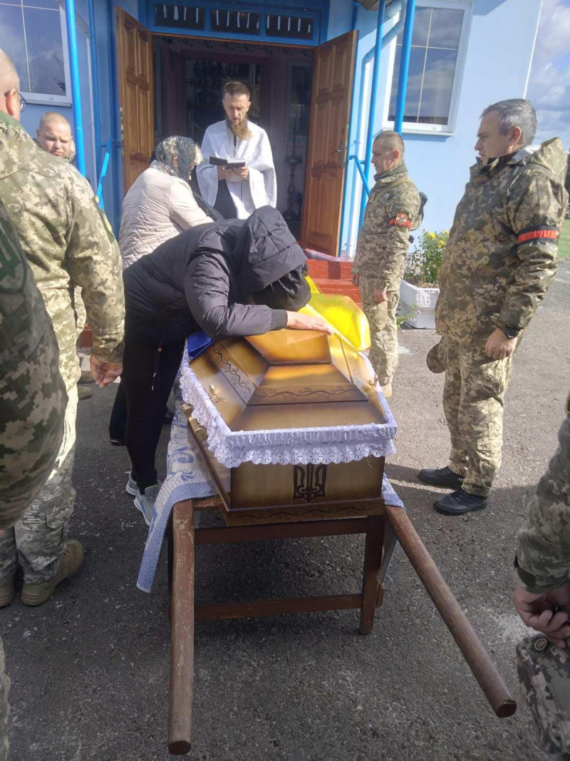 Провести воїна зійшлося все село: на Волині попрощалися з молодим Героєм Валерієм Гонтою