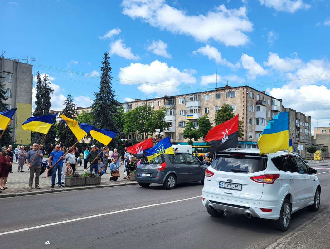 Надію родини змінила страшна звістка: на Волині попрощалися з Героєм Віктором Дорощуком, який довгий час вважався зниклим безвісти