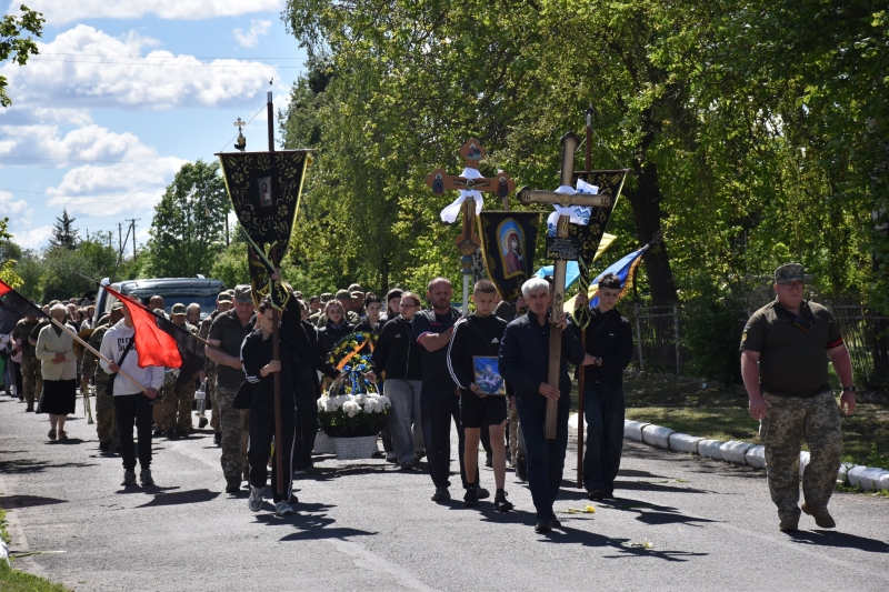 Два роки вважався безвісти зниклим: на Волині попрощалися з Героєм Віктором Шоломом